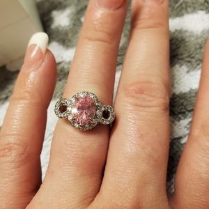 Sterling silver 3kt pink sapphire ring.